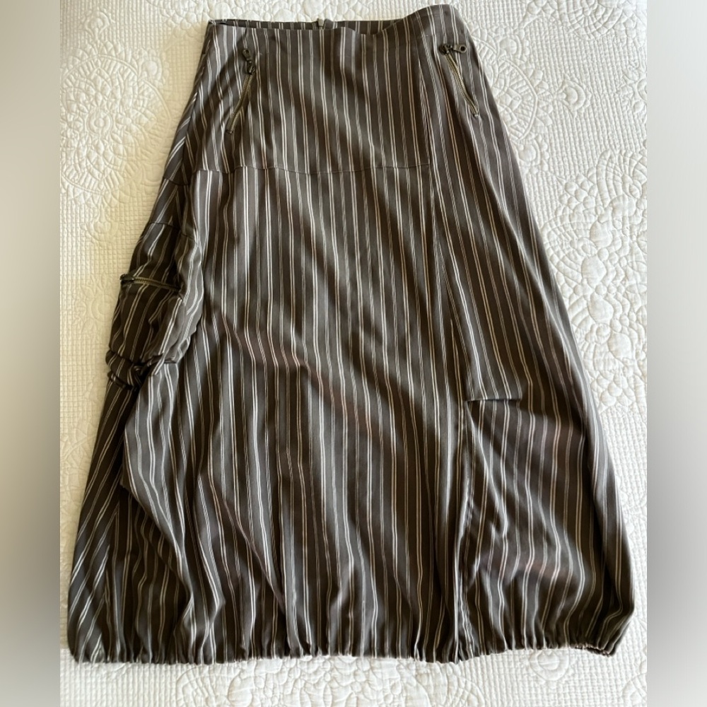 Rina Zin brown w/white vertical stripes maxi skirt w/subtle elastic hem